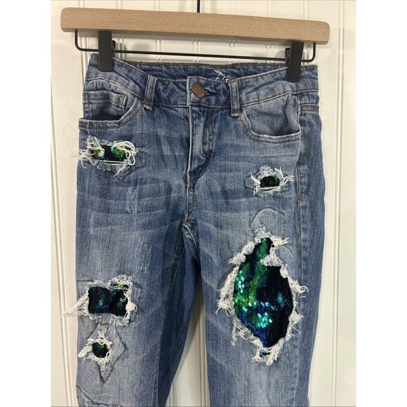 Almost Famous Women Size 0 Blue Jeans with Sequin Design Midrise - Picture 2 of 13